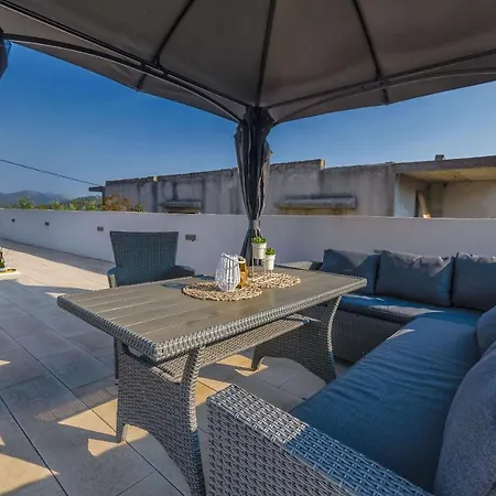 House Roko Nyaraló *