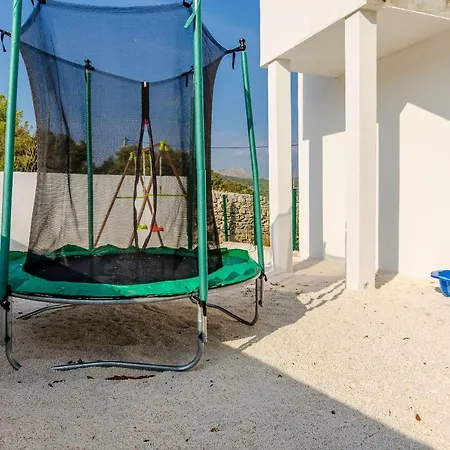 House Roko Private Pool & Sun Loungers * 玛里纳